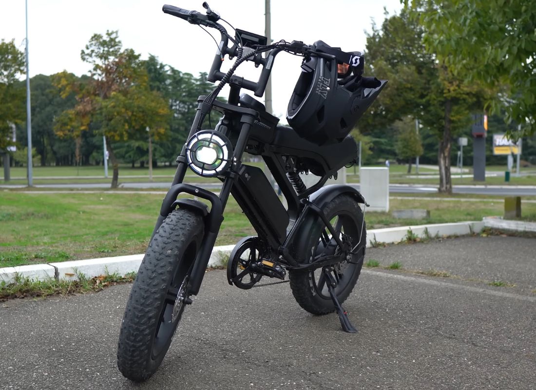 crni električni bicikl